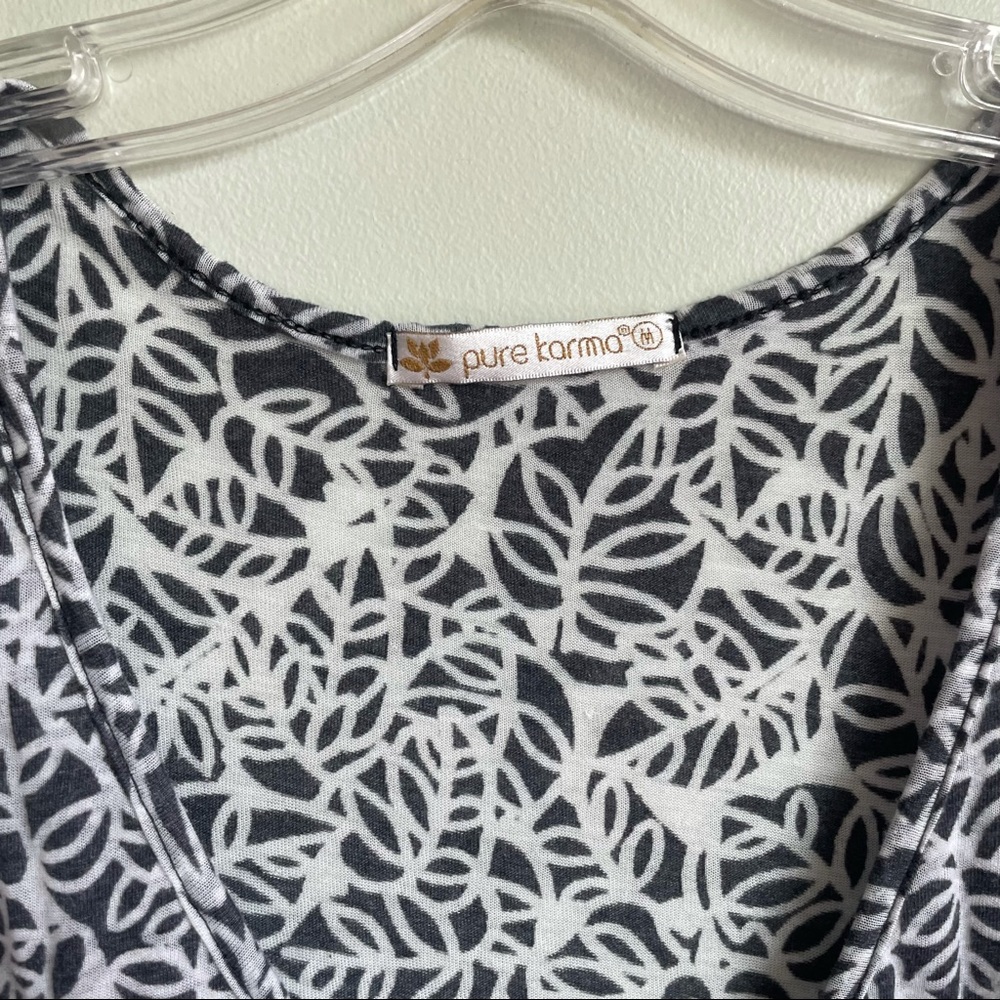 patterned yoga top - Picture 3 of 4